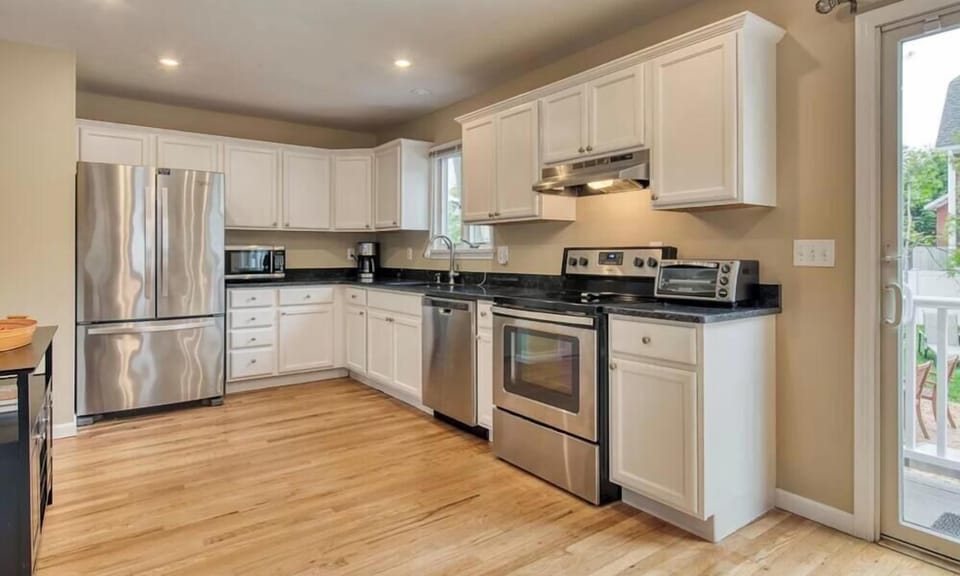 New Appliances /  Granite  Counters