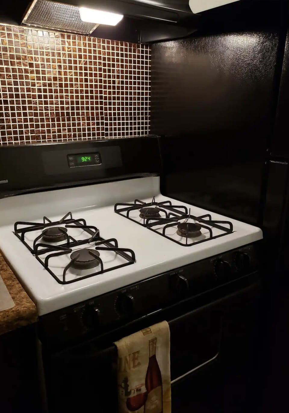 Oven and exhaust fan