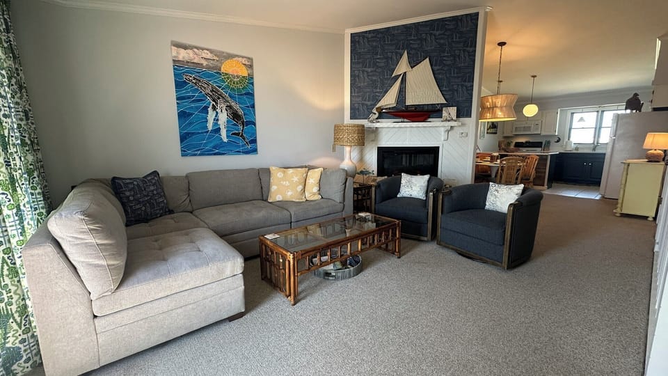 Upstair living, dining and full well equiped kitchen