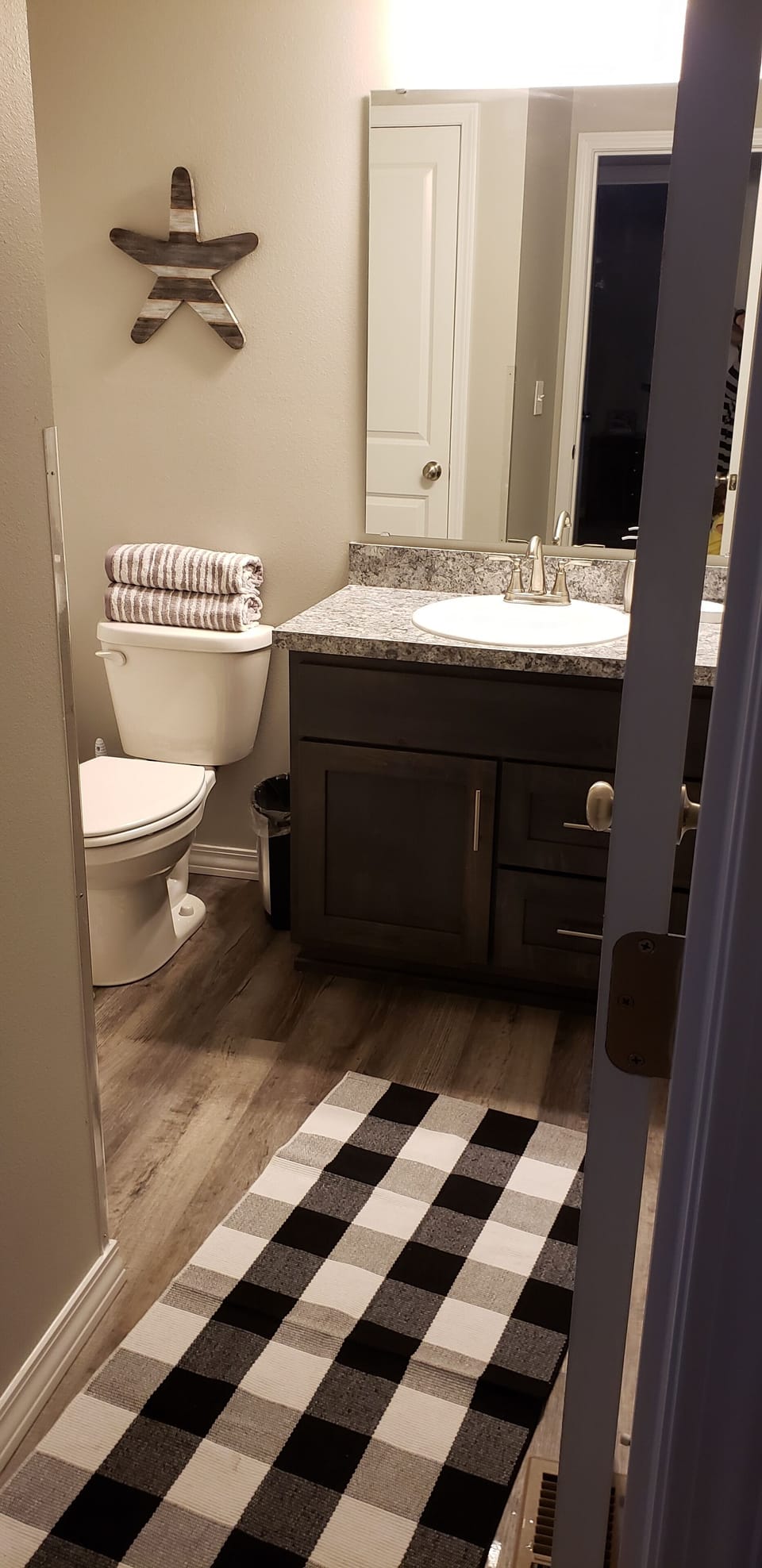 1 full bathroom 