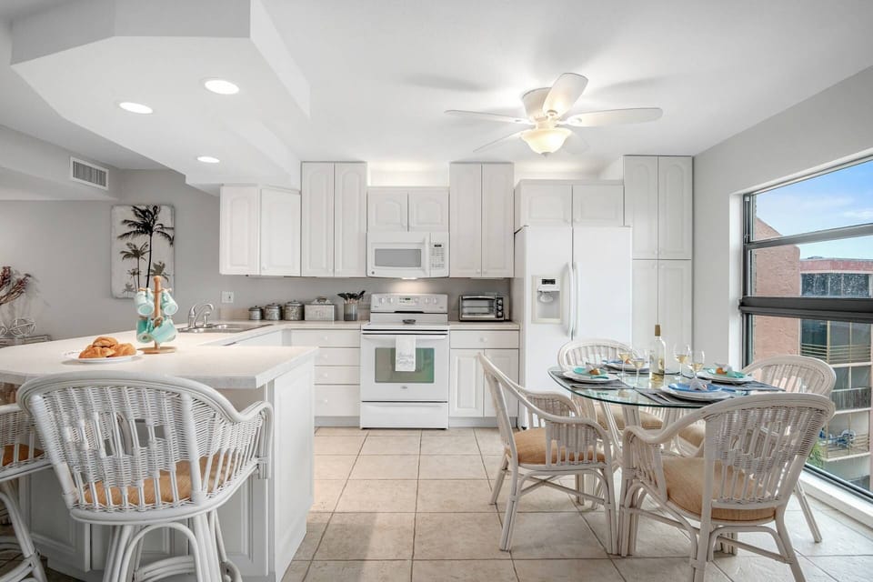 With comfortable seating for eight between the breakfast bar and the dining table, go ahead and invite friends for dinner.