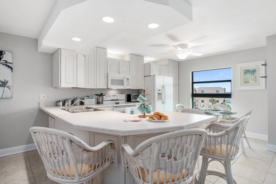 Pull up a seat and keep the chef company during meal prep.