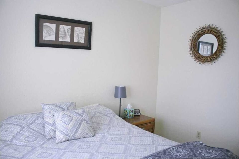 Bedroom 2 - Queen Bed