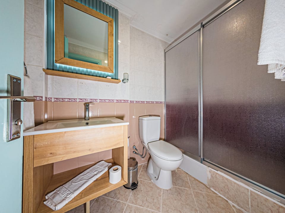Shower, free toiletries, hair dryer, slippers