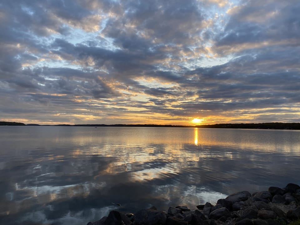 Enjoy beautiful sunsets over the lake! 