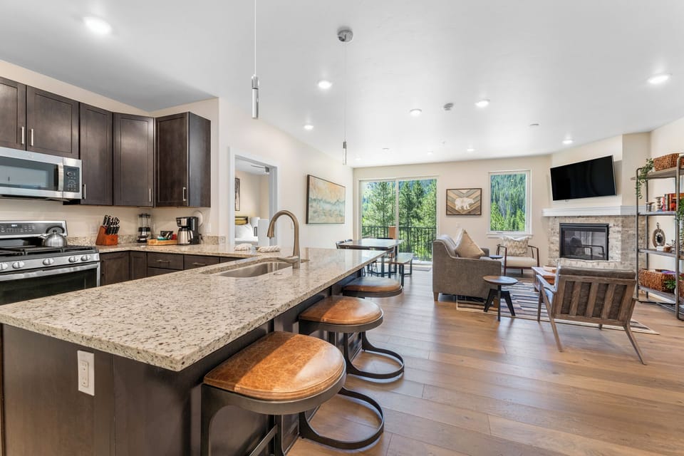 Full kitchen, cozy living area, beautiful views.