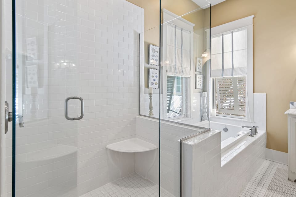 Watercastle - Water Color - Second Floor - Master King #1 En Suite