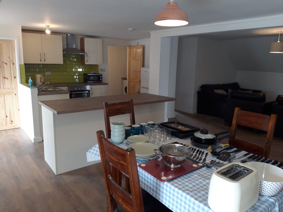 Apartment | Private kitchen | Fridge, microwave, oven, stovetop