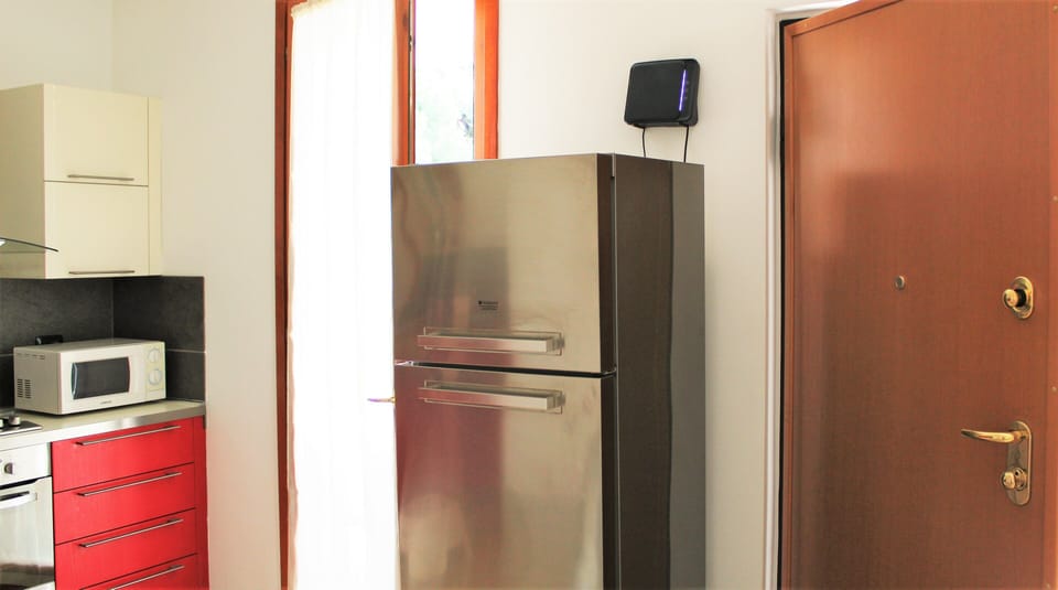 Refrigeretor, freezer, microwave and WiFi