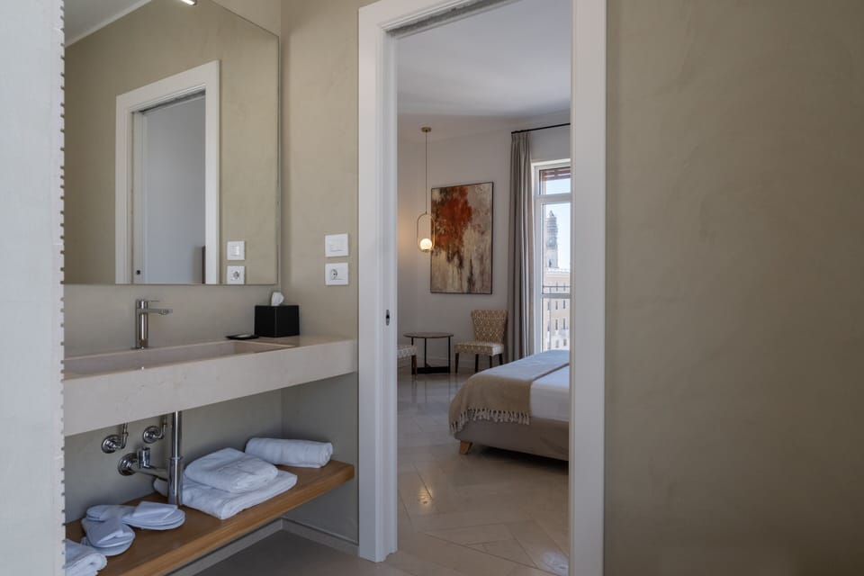 Panoramic Suite, Ensuite, City View | Bathroom
