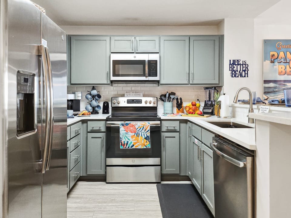 A fully equipped kitchen.