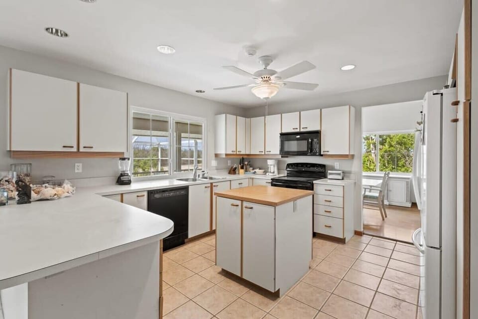 Kitchen with island