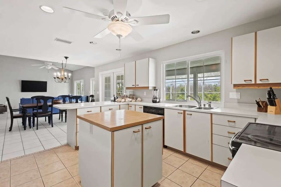Kitchen with island
