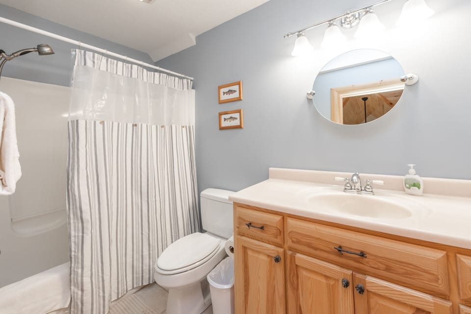 SharedBath on Upper Level