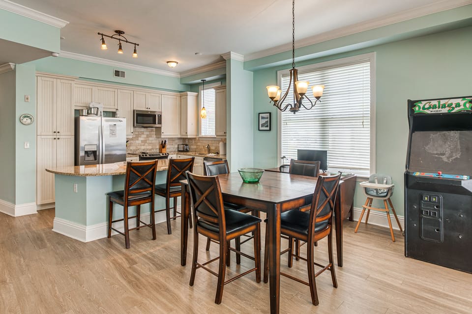 Dining Area | Dishware Provided