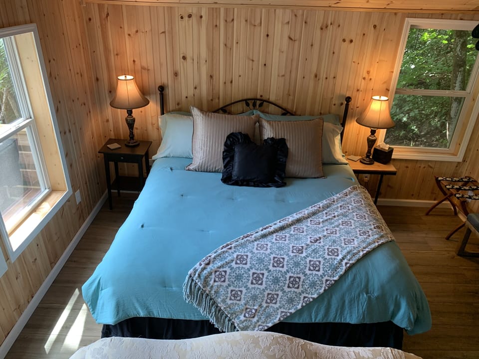 Comfy King Bed!