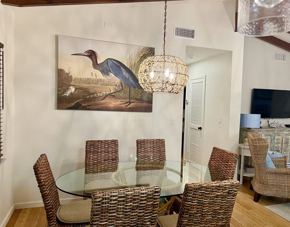 Comfortable dining for 6