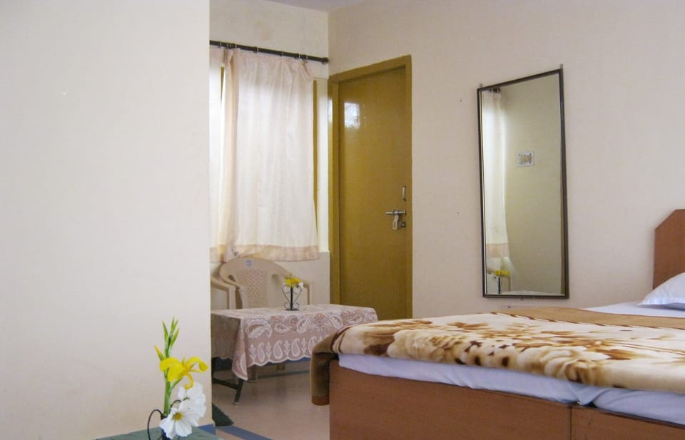 Room, 1 Bedroom, Smoking, Patio | 1 bedroom, WiFi