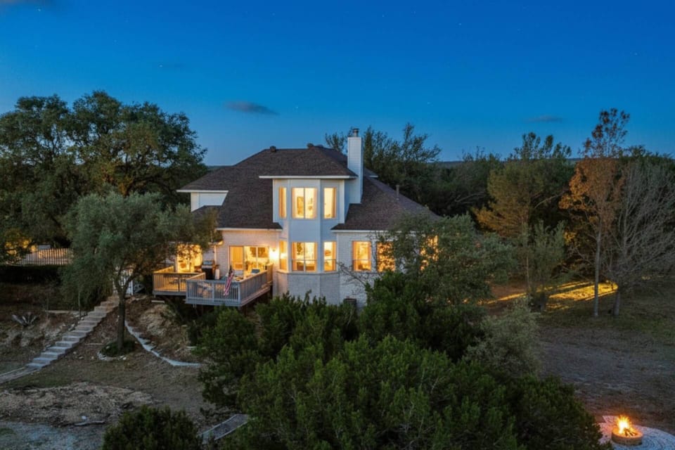 The Lodge at Lake Whitney