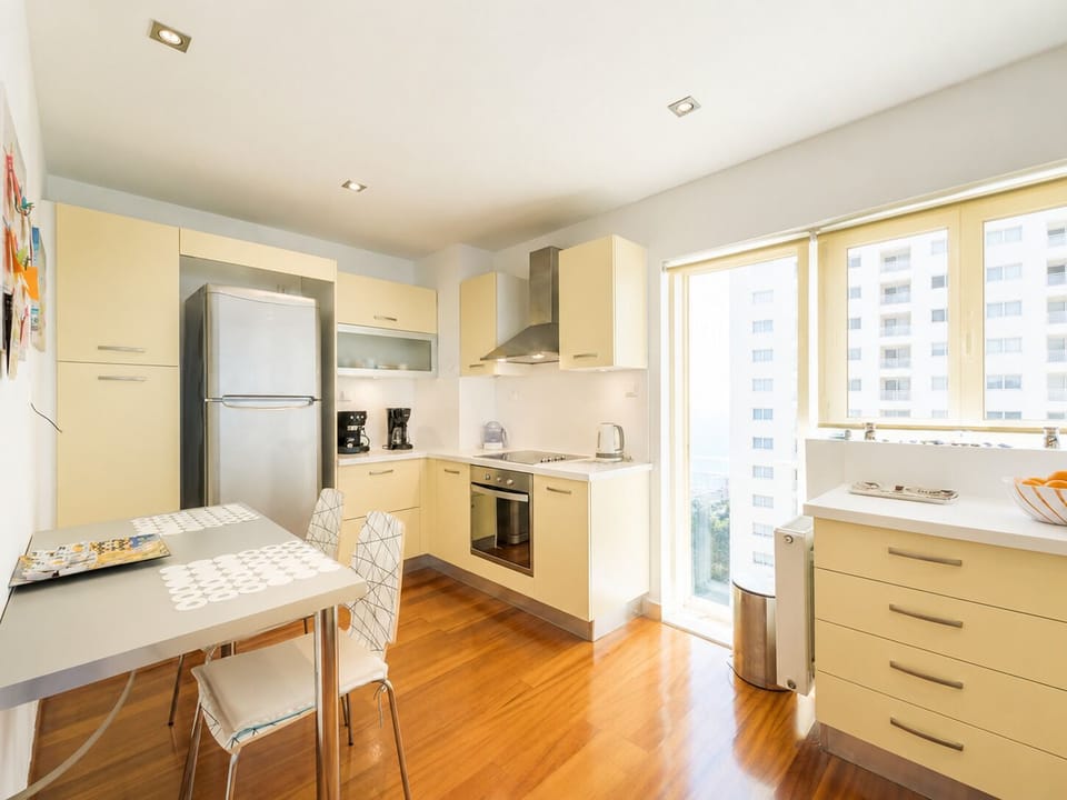 Apartment, 2 Bedrooms, Balcony, Ocean View | Interior