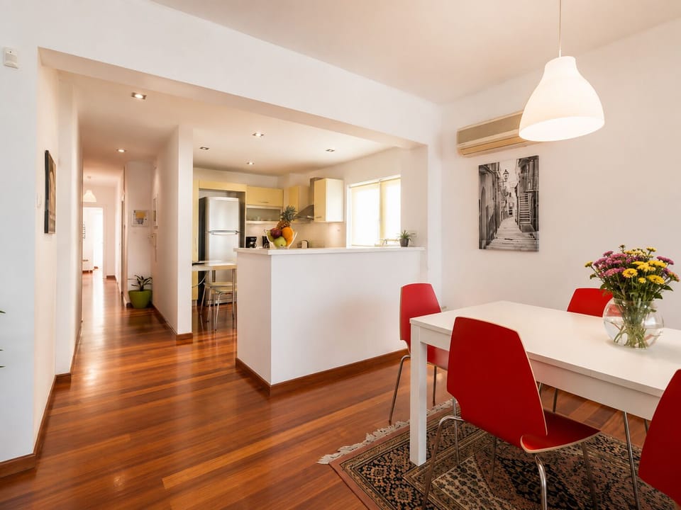 Apartment, 2 Bedrooms, Balcony, Ocean View | Dining room