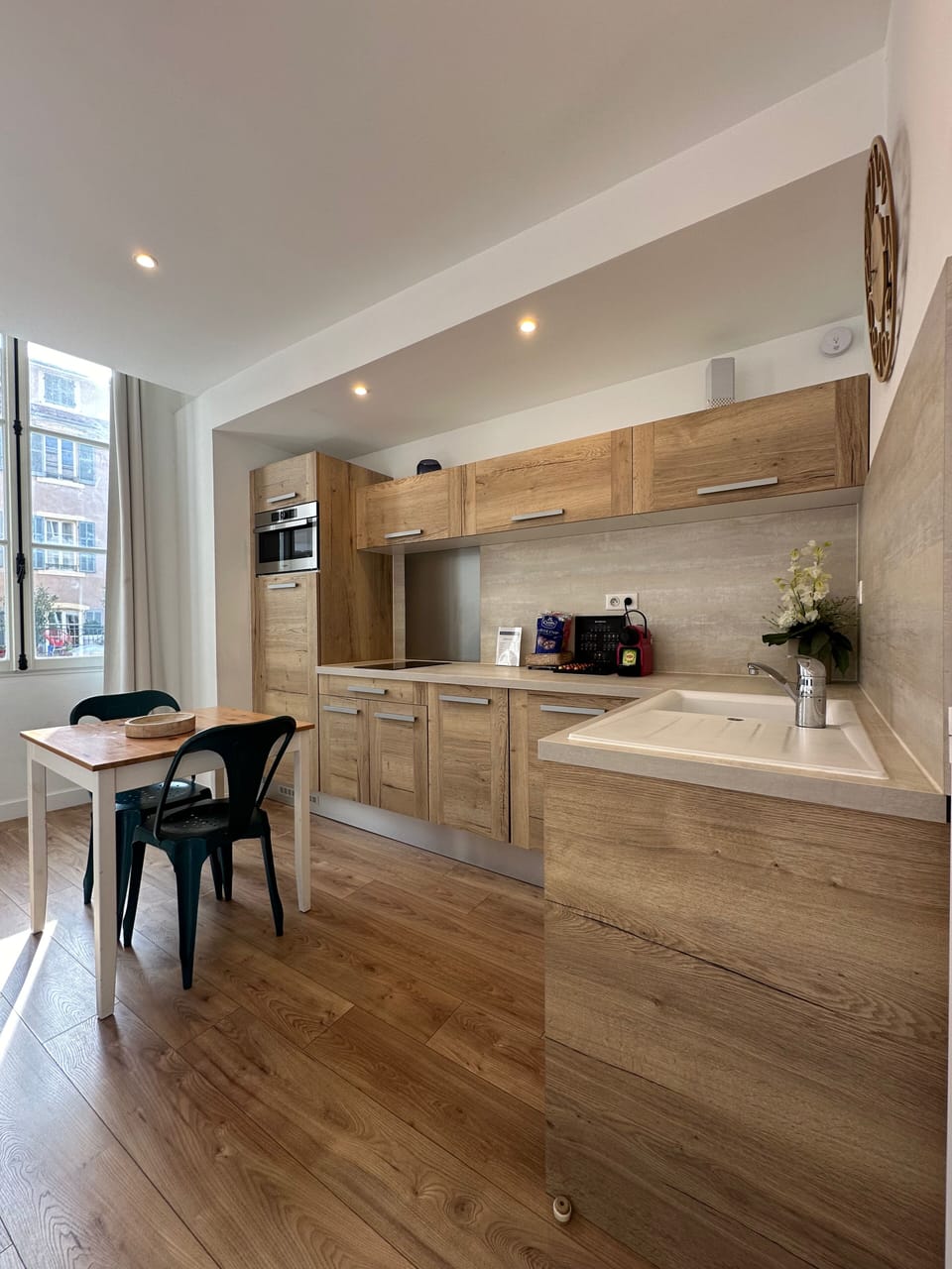 Executive Studio Suite | Private kitchenette | Full-size fridge, microwave, oven, stovetop