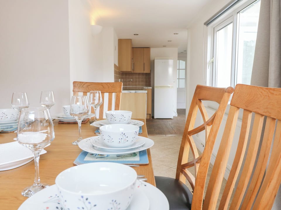 Cottage | Dining