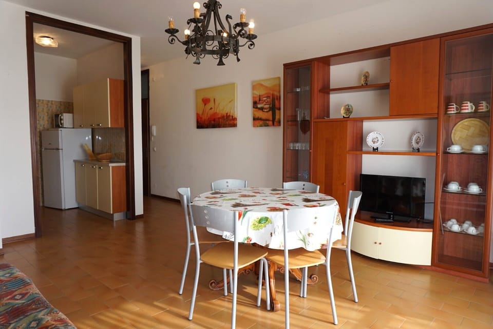 Apartment, 2 Bedrooms, Balcony, Pool View | Living room