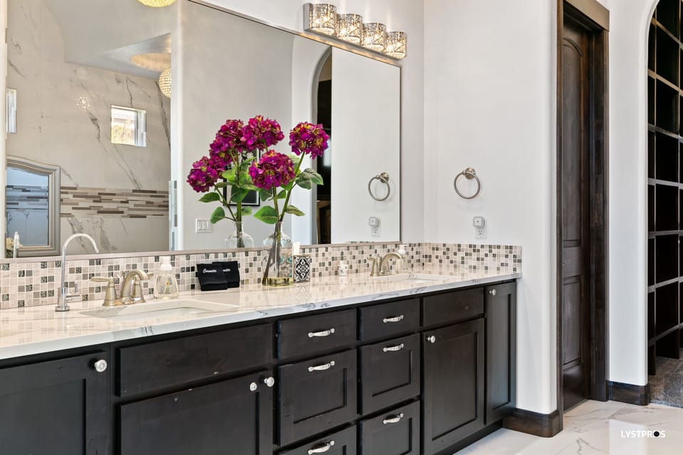 Double sink vanity in master bathroom