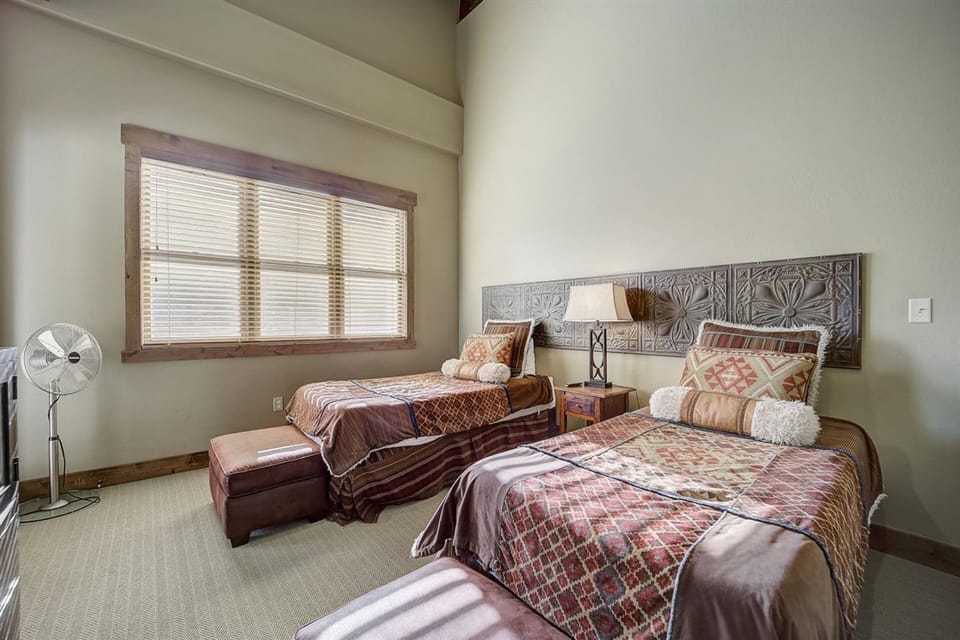 Bedroom 3 features two twin beds.