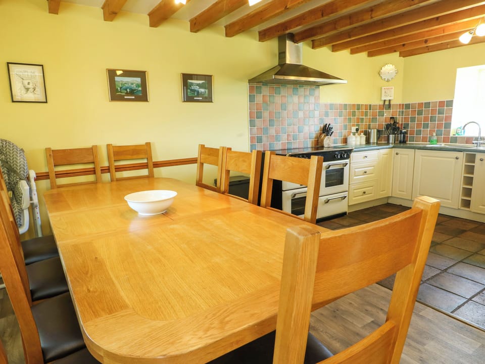 Cottage | Private kitchen | Fridge, microwave, dishwasher, cookware/dishes/utensils