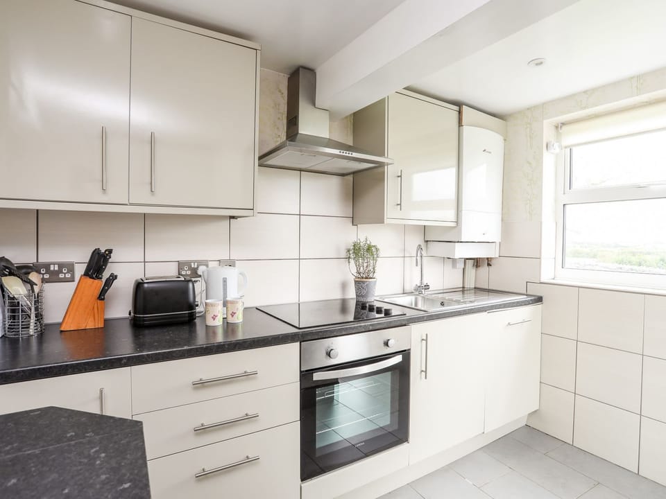 Cottage | Private kitchen | Fridge, microwave, dishwasher, electric kettle