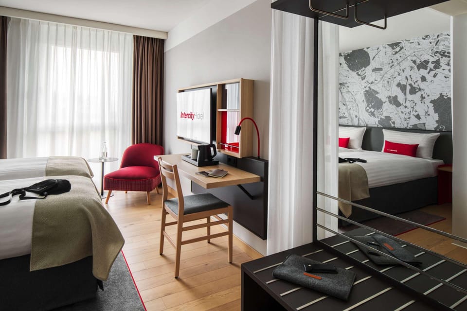 Business Twin Room | Minibar, desk, laptop workspace, soundproofing