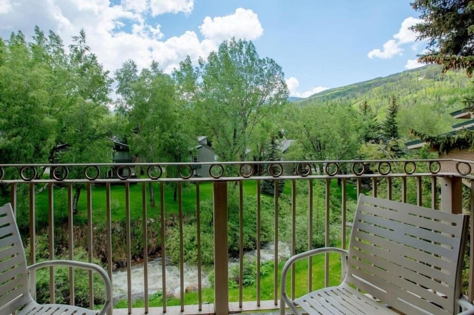 Balcony/sitting area