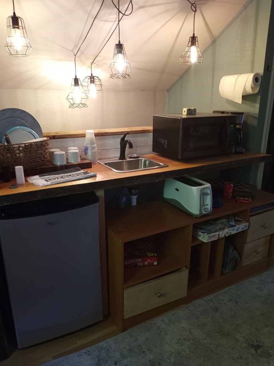 Upper studio kitchenette