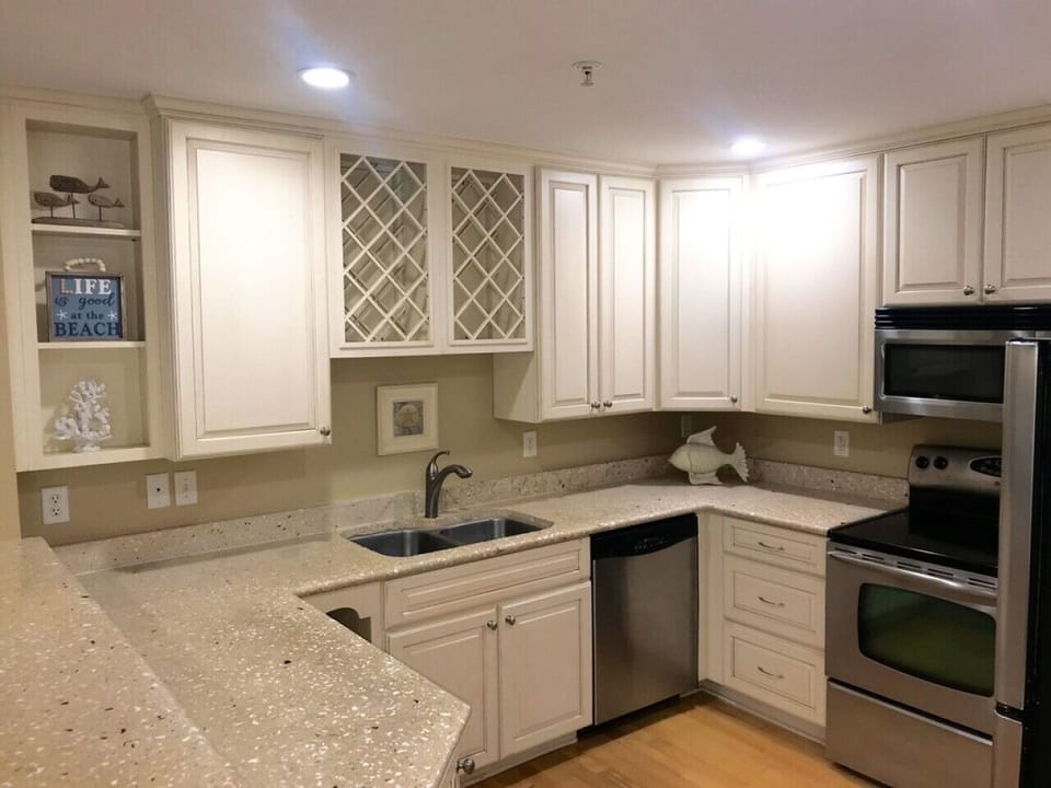 Stunning kitchen with thoughtful accoutrements to make you feel right at home!