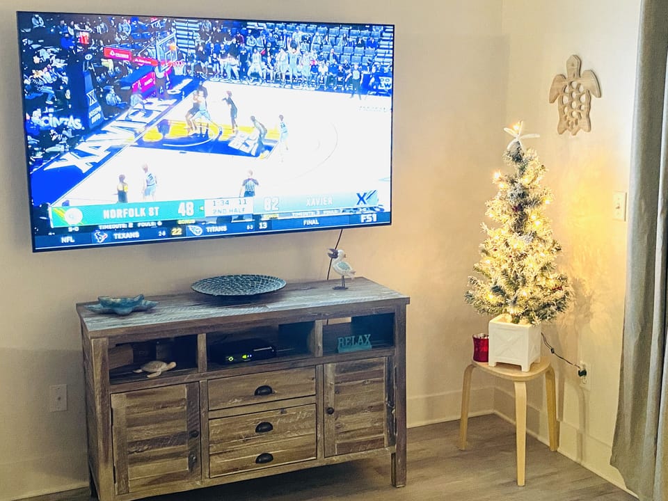 CRABBY LIKES TO WATCH THE GAME. & CHRISTMAS LIGHTS!