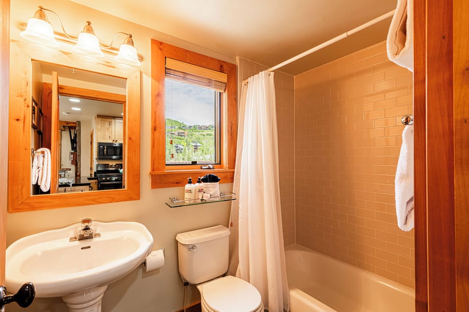 Main level full shared bathroom with tub/shower combo