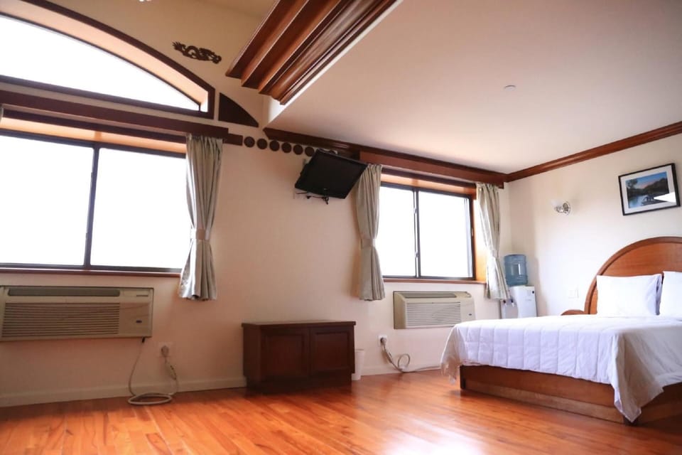 Blackout drapes, WiFi (free)