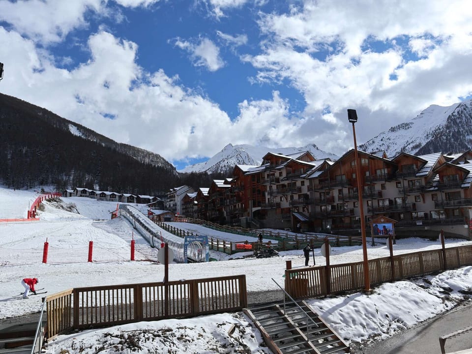 Snow and ski sports