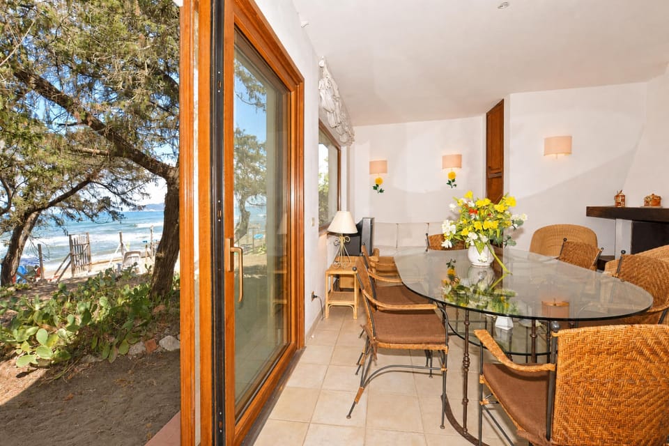 Family House, 5 Bedrooms, Microwave, Sea Facing (Casa Giannellina) | Dining