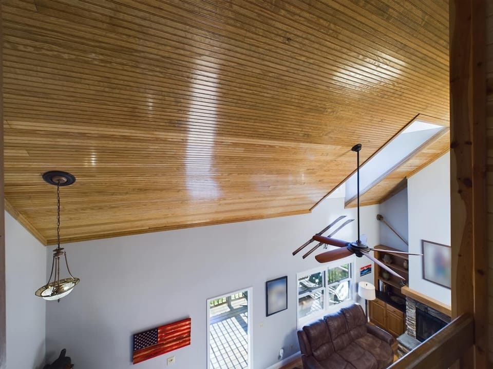 Spacious, high ceilings in living room.