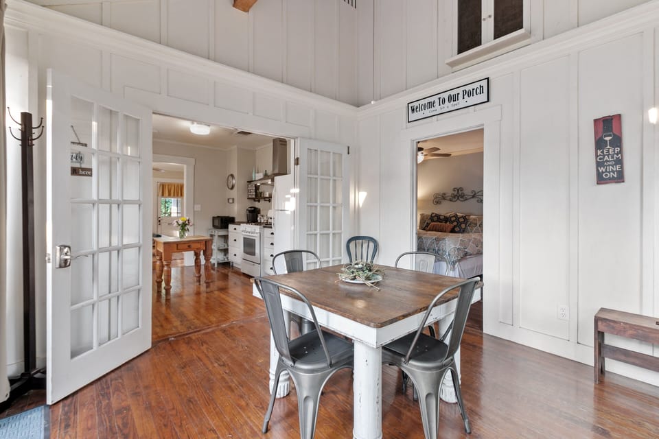 House, 2 Bedrooms | Dining