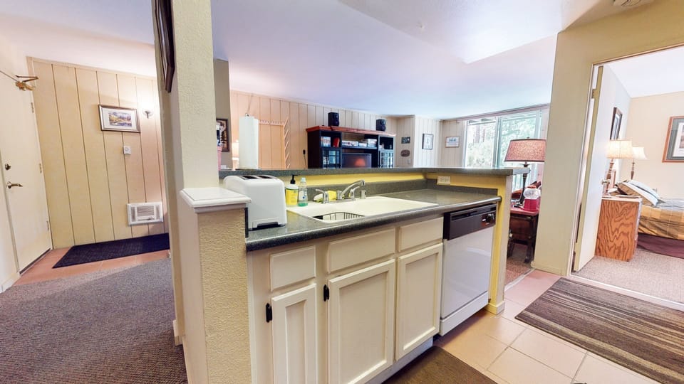 Condo, 2 Bedrooms | Private kitchen | Fridge, oven, coffee/tea maker, toaster