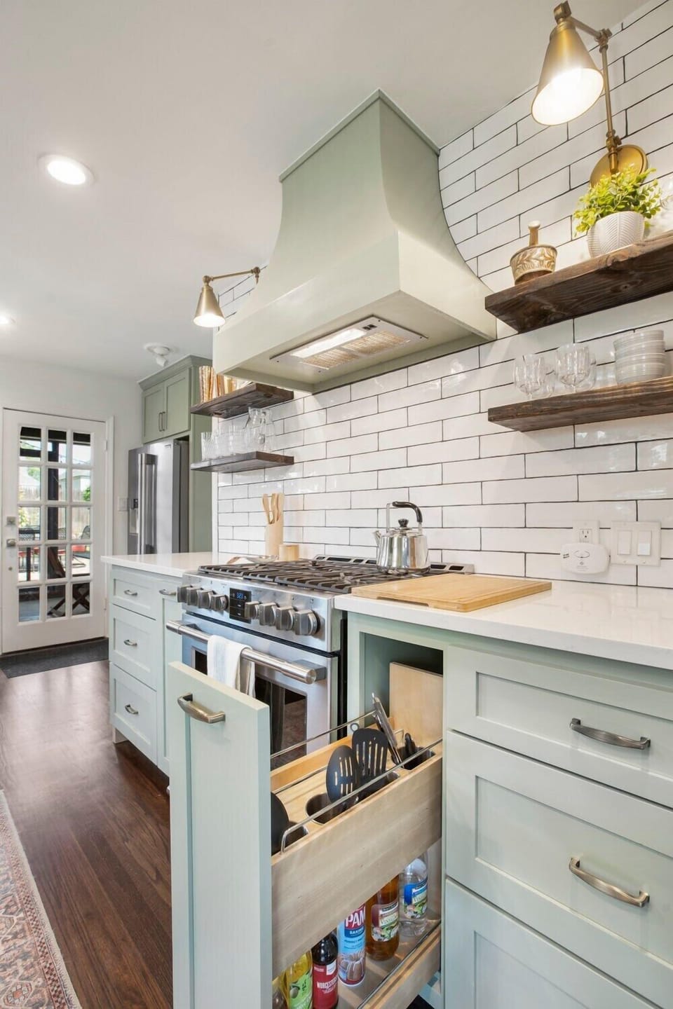 Fully equipped and spacious kitchen