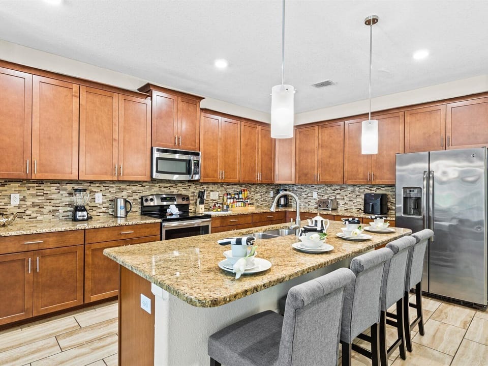 Full kitchen with dishwasher, garbage disposal and all major appliances
