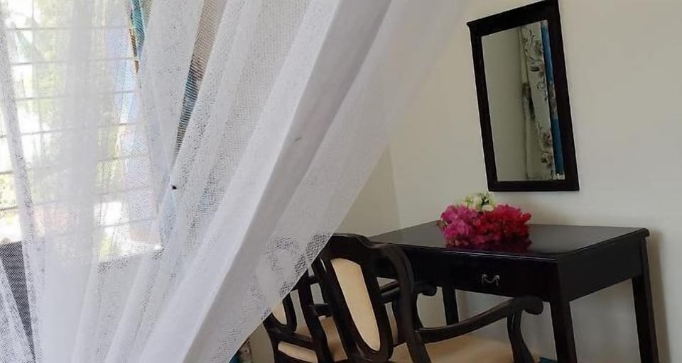 Basic Single Room | Desk, free WiFi, bed sheets
