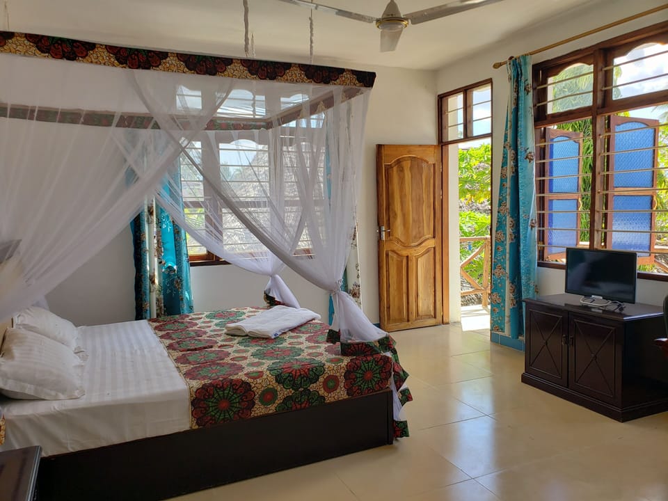 Desk, free WiFi, bed sheets
