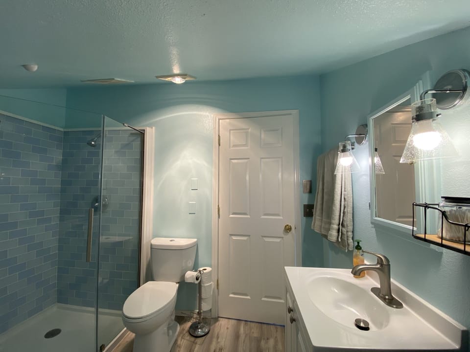 Upstairs bathroom with laundry