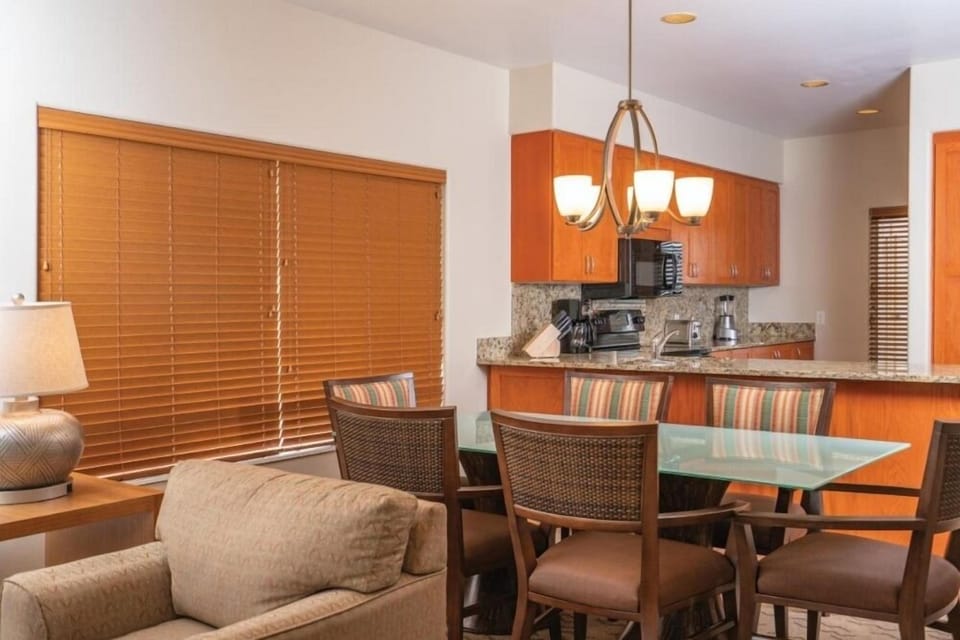 Dining area/kitchen